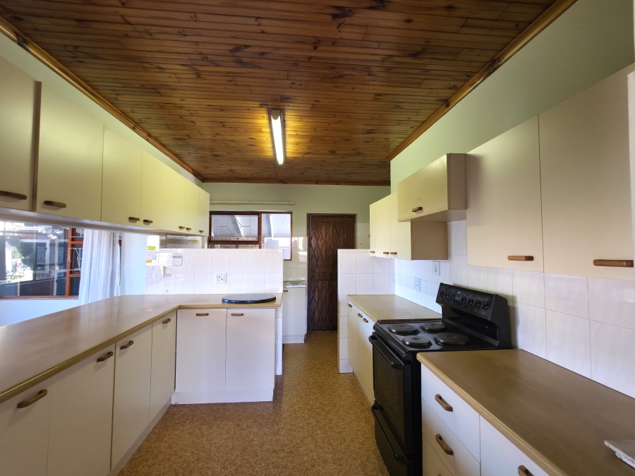 4 Bedroom Property for Sale in Wavecrest Eastern Cape